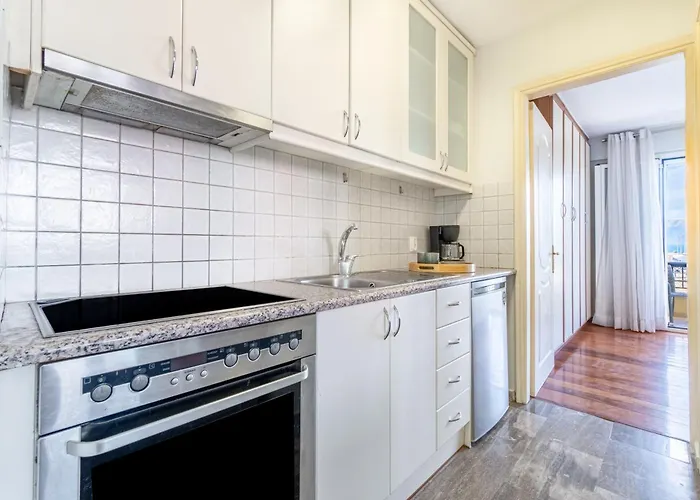 Seaview Portside Apartment